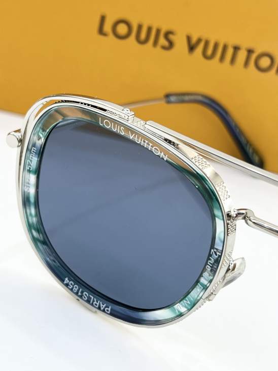 Picture of Louis Vuitton Sunglasses _SKUfw77796284fw